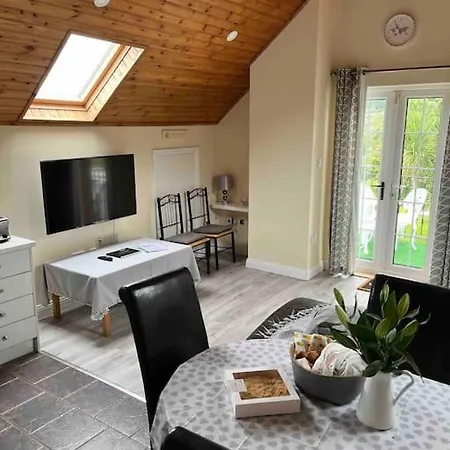 Kylemore Lakeview Retreat Apartment *